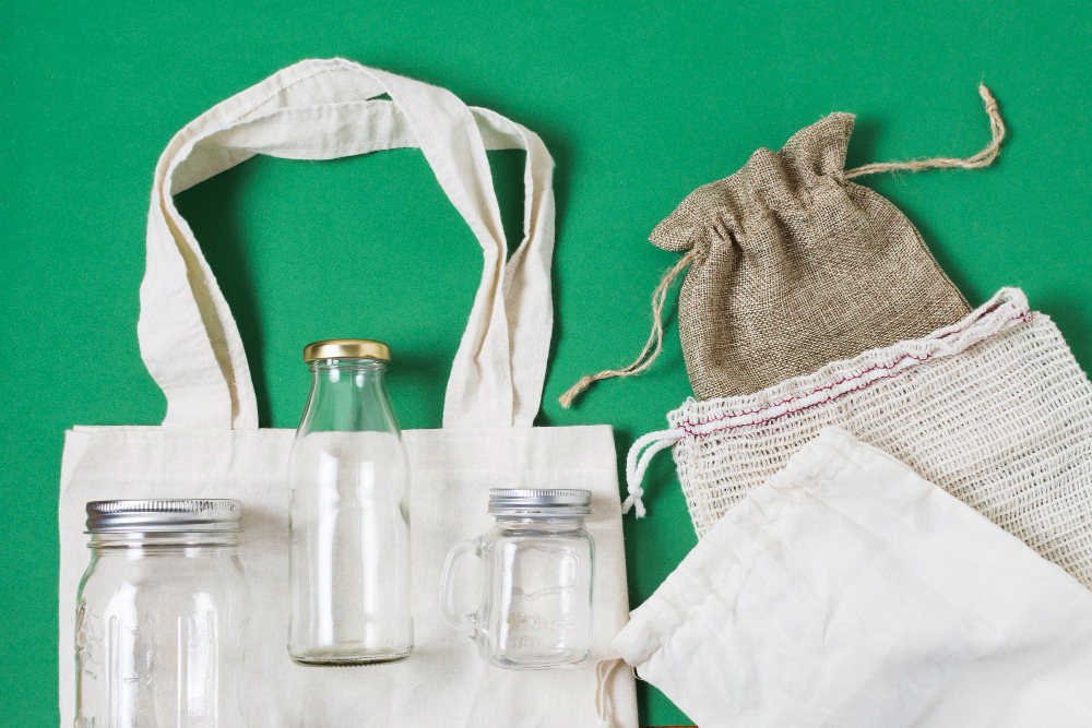Como escolher bolsas e mochilas feitas com materiais reciclados